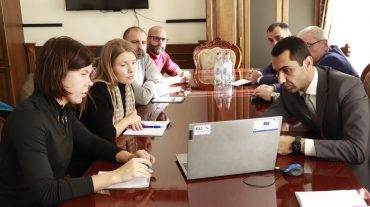 Գեղարքունիքի մարզպետը ԵՄ առաքելության անդամներին լուսանկարներով ներկայացրել է թշնամու վայրագությունները