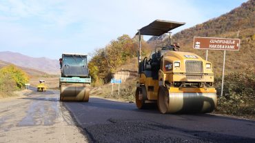Ստեփանակերտ-Դրմբոն մայրուղու վրա իրականացվում են փոսային նորոգման աշխատանքներ