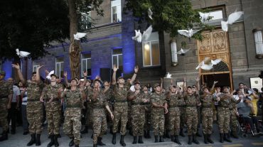 Զինվորն ու սպան ավելի վստահ ու համարձակ են, երբ թիկունքին ունեն գրագետ և կոչմանը հավատարիմ ռազմական բժիշկներ․ Մուրադյան
