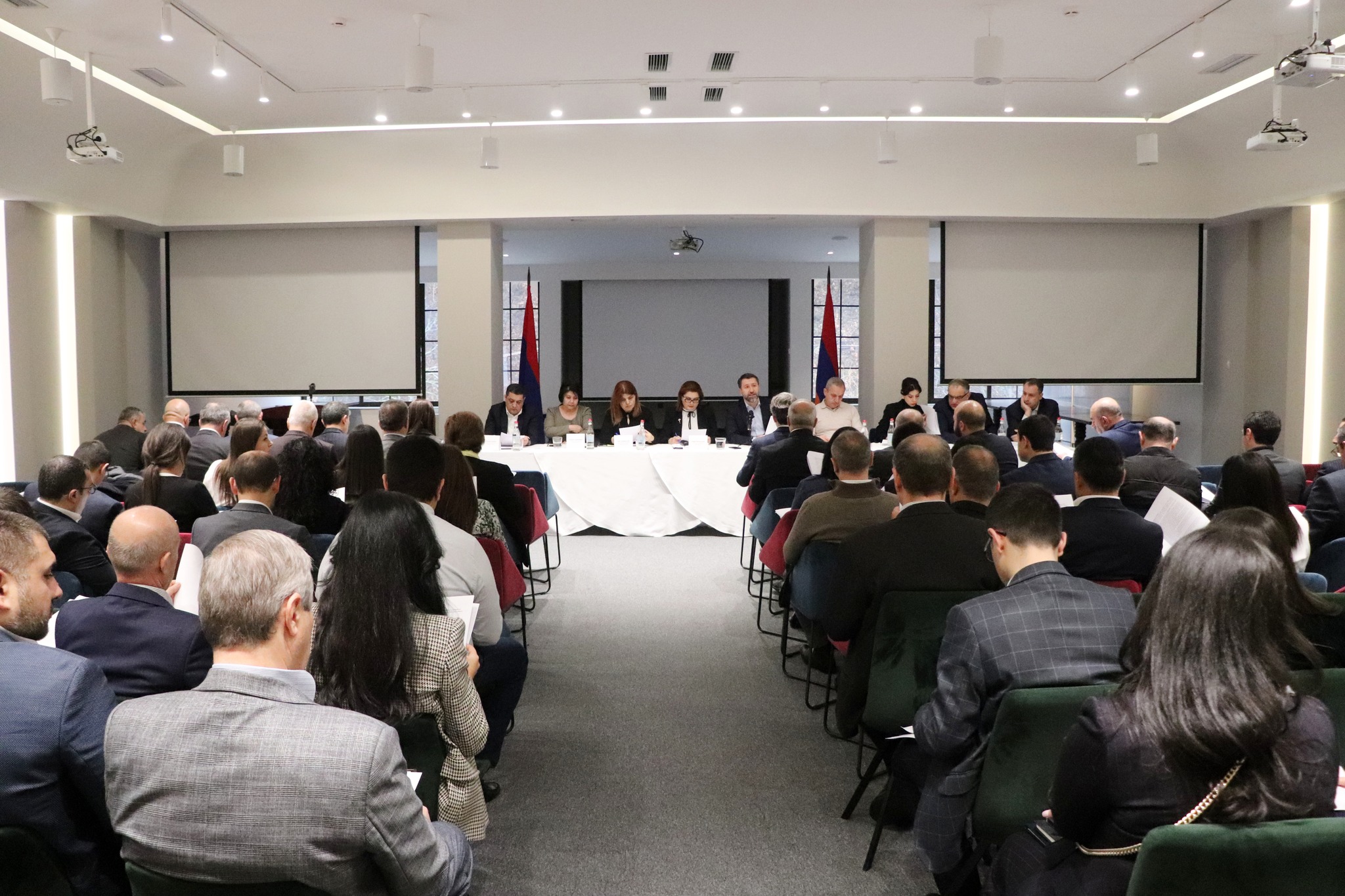Դատական, օրենսդիր և գործադիր իշխանության ներկայացուցիչները համաձայնել են հրատապ լուծումներով բեռնաթափել դատարանները. ԲԴԽ