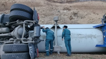 Վանաձոր-Ալավերդի ճանապարհին բեռնատարը դուրս է եկել երթևեկելի հատվածից և կողաշրջվել