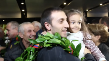 «Ո՞ւր ա պապան». «Զվարթնոցում» զուռնա դհոլով դիմավորում են աշխարհի չեմպիոն Արթուր Դավթյանին. News.am