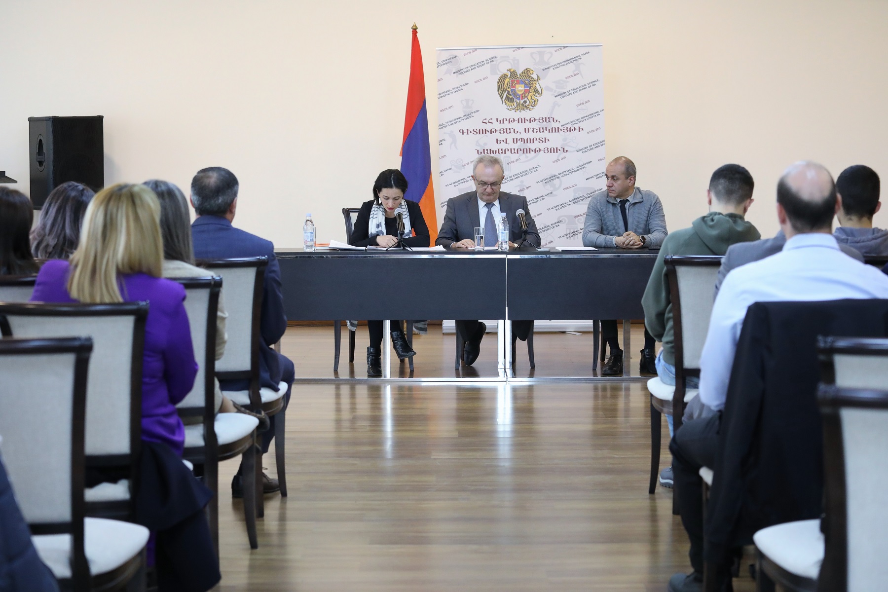 Վահրամ Դումանյանն ընդունել է միջազգային առարկայական օլիմպիադաներում մեդալներ նվաճած աշակերտներին