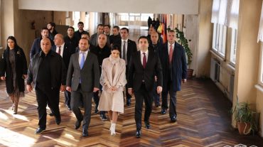 Ալեն Սիմոնյանն այցելել է Հենրիկ Խաչատրյանի անվան դպրոց