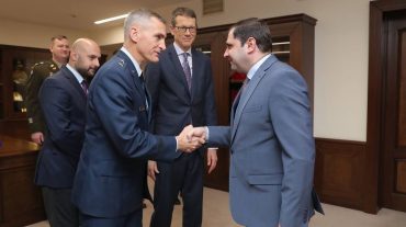 Պապիկյանն ու ամերիկացի գեներալը քննարկել են պաշտպանական ոլորտում երկկողմ համագործակցությանն առնչվող հարցեր
