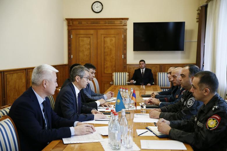 ՀՀ ոստիկանության պետն ընդունել է Ղազախստանի դեսպանին