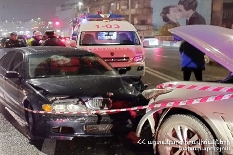 «Վստրեչի» կամուրջի մոտակայքում բախվել են «BMW»-ներն ու «Infiniti»-ն. տուժածները տեղափոխվել են հիվանդանոց
