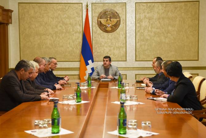 Արցախի նախագահը հրավիրել է աշխատանքային խորհրդակցություն․ քննարկվել են Արցախի շուրջ քաղաքական զարգացումներին վերաբերող հարցեր