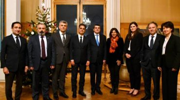 Փարիզը միշտ կլինի Արցախի կողքին. Իդալգոն՝ Հարությունյանին