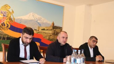 Արարատի մարզպետը խորհրդակցություն է անցկացրել դպրոցների տնօրենների մասնակցությամբ