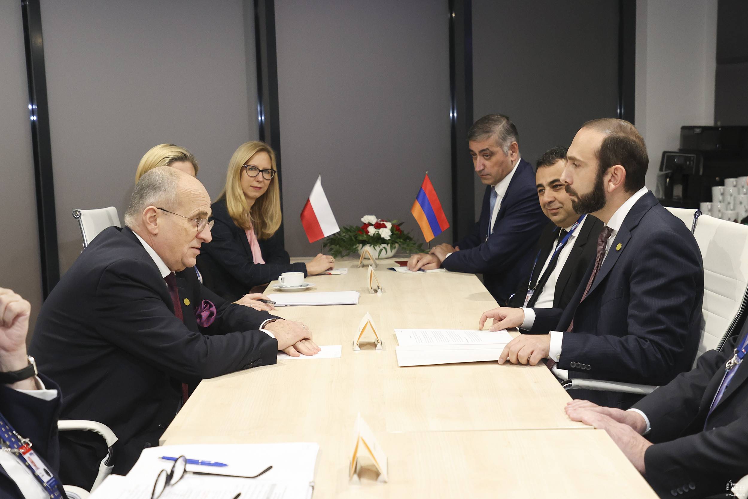Միրզոյանն ու ԵԱՀԿ գործող նախագահը քննարկել են տարածաշրջանային անվտանգության և կայունության հարցեր