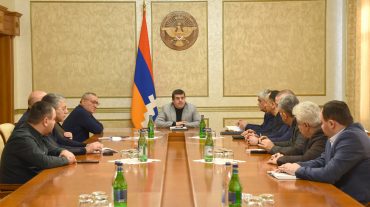 Արցախի նախագահը ԱԺ քաղաքական ուժերի ներկայացուցիչների հետ քննարկել է ստեղծված ռազմաքաղաքական ու հումանիտար իրավիճակը