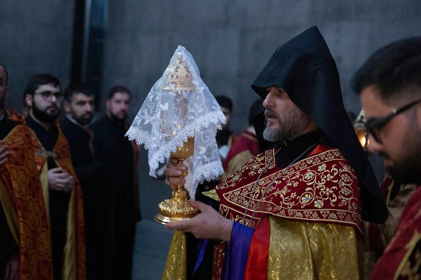 Կատարվել է Սուրբ Թադեոս և Սուրբ Բարդուղիմեոս առաքյալների նախատոնակը, վաղը դուրս կբերվի Աստվածամուխ Սուրբ Գեղարդը