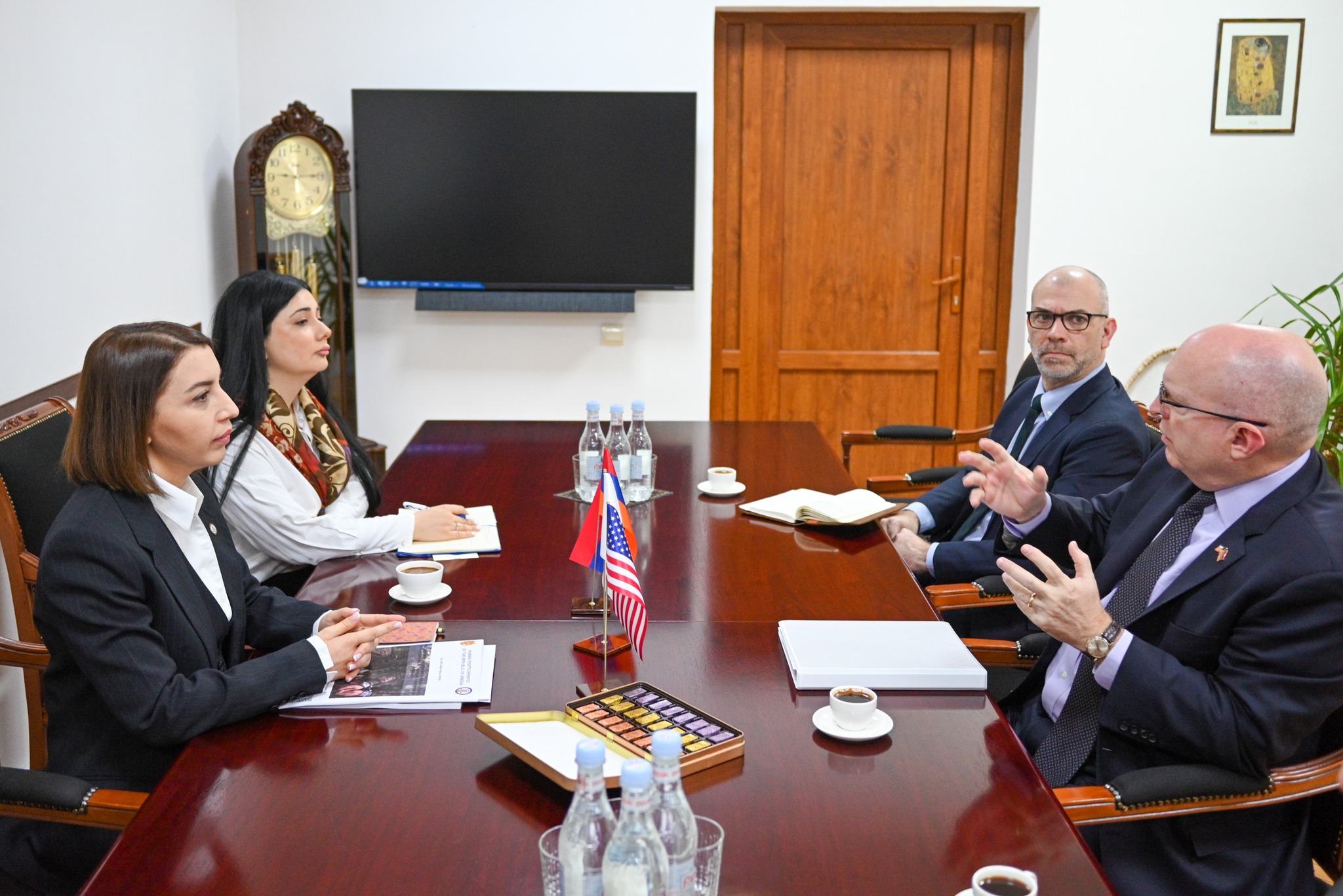 Պաշտպանը Ռիքերին է ներկայացրել պատերազմական հանցագործությունների վերաբերյալ վերջին արտահերթ զեկույցները