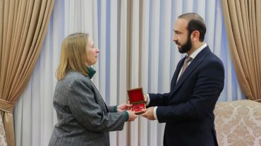 Արարատ Միրզոյանը դեսպան Թրեյսիին պարգևատրել է ՀՀ ԱԳՆ պատվո մեդալով