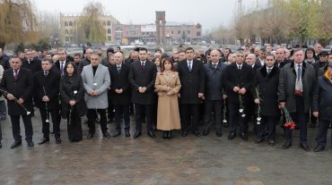 Գյումրիում հարգանքի տուրք են մատուցել անմեղ զոհերի հիշատակին