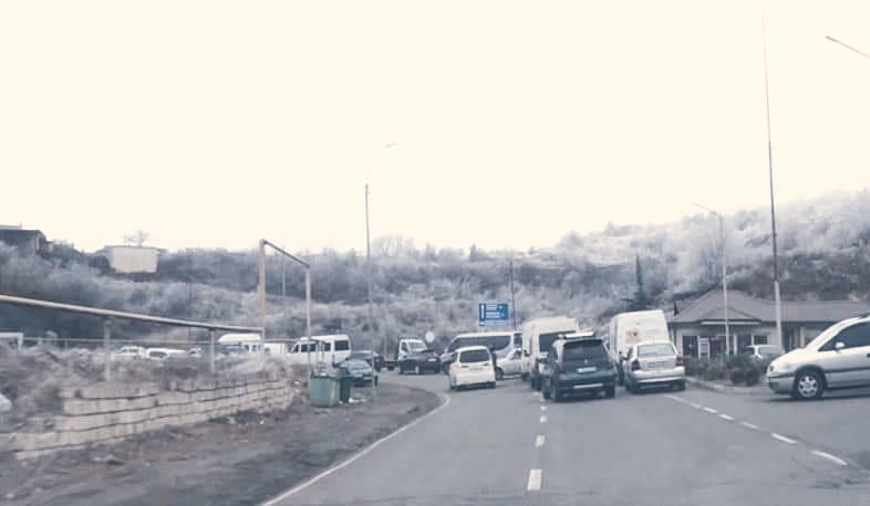 100-ավոր քաղաքացիներ մնացել են ճանապարհին. Հայաստանին կապող միջպետական մայրուղին երկկողմանի փակ է
