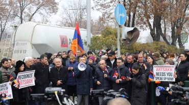 ԼՂ և ՀՀ ներկա և նախկին մարդու իրավունքների պաշտպաններն ահազանգել են Ադրբեջանի կողմից Արցախի կյանքի ճանապարհնարգելափակելու հետևանքների մասին