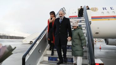 Նիկոլ Փաշինյանը տիկնոջ և դստեր հետ ժամանել է ՌԴ
