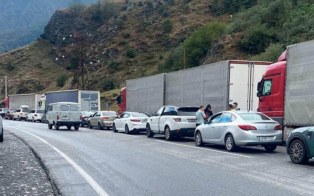 Վերին Լարսի անցակետում բեռնատարների հերթ է գոյացել