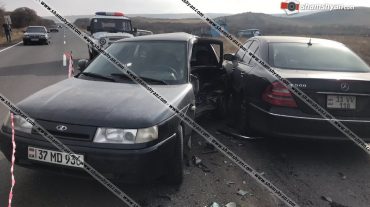 Գեղարքունիքի մարզում բախվել են Արաբկիրի քննչական բաժնի ավագ քննիչի Mercedes-ն ու ՎԱԶ 21010-ը. կան վիրավորներ