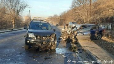 Վանաձորում բախվել են երեք մեքենաներ. Opel-ի վարորդը և ուղևորները դուրս են բերվել ավտոմեքենայից