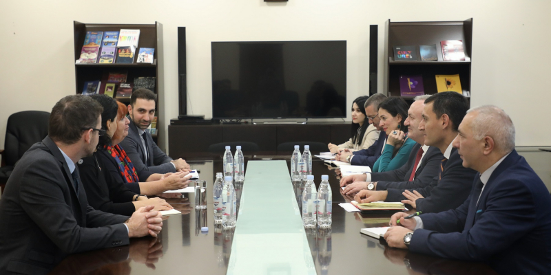 «Անգլիական հրաշալի համալսարանների հետ մենք, կարծում եմ, չիրացված մեծ ներուժ և հնարավորություններ ունենք». Վահրամ Դումանյան