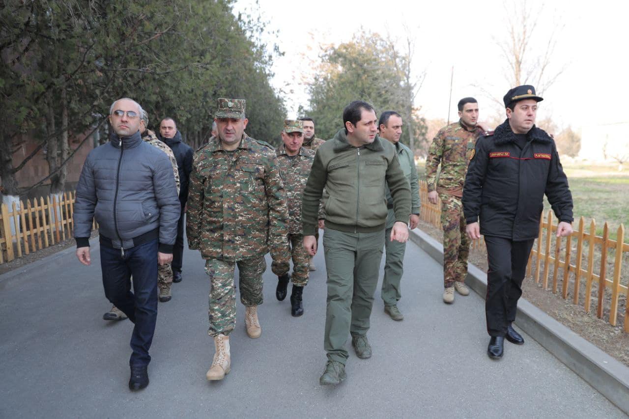 Սուրեն Պապիկյանը ԶՈւ ԳՇ պետի հետ այցելել է ՊՆ N ուսումնական կենտրոն