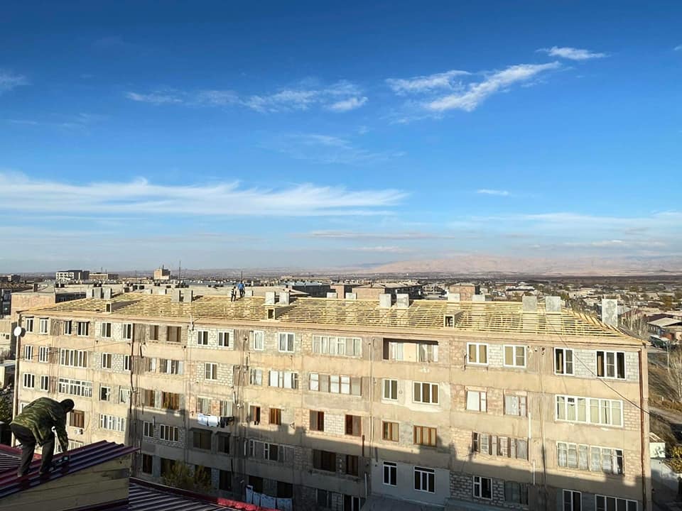 Արտաշատ քաղաքում 21 շենքերի տանիքներ հիմնանորոգվում են