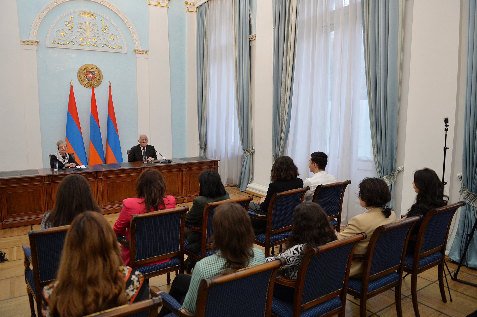 Նախագահ Վահագն Խաչատուրյանը հյուրընկալել է ԵՄ դեսպան Անդրեա Վիկտորինին և «Եվրամիության երիտասարդ դեսպան» նախաձեռնության մասնակիցներին
