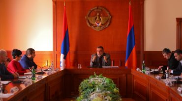 Սա քաղաքական շրջափակում է, սա միայն ճանապարհի արգելափակում չէ. Ռուբեն Վարդանյանն ընդլայնված խորհրդակցություն է հրավիրել