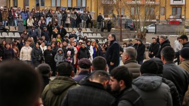 Ռուբեն Վարդանյանը հանդիպումներ է ունեցել Ստեփանակերտի բնակչության հետ