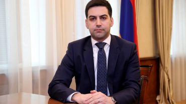 Ռուստամ Բադասյանը շնորհավորել է մաքսային ծառայողներին