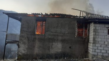 Հովք գյուղում տուն է այրվում