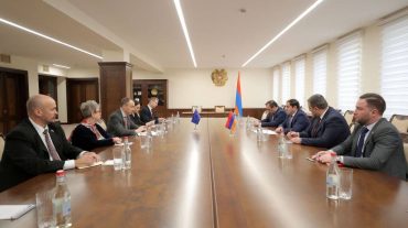 Սուրեն Պապիկյանն ու Տոյվո Կլաարը քննարկել են Լաչինի միջանցքում ստեղծված իրավիճակը