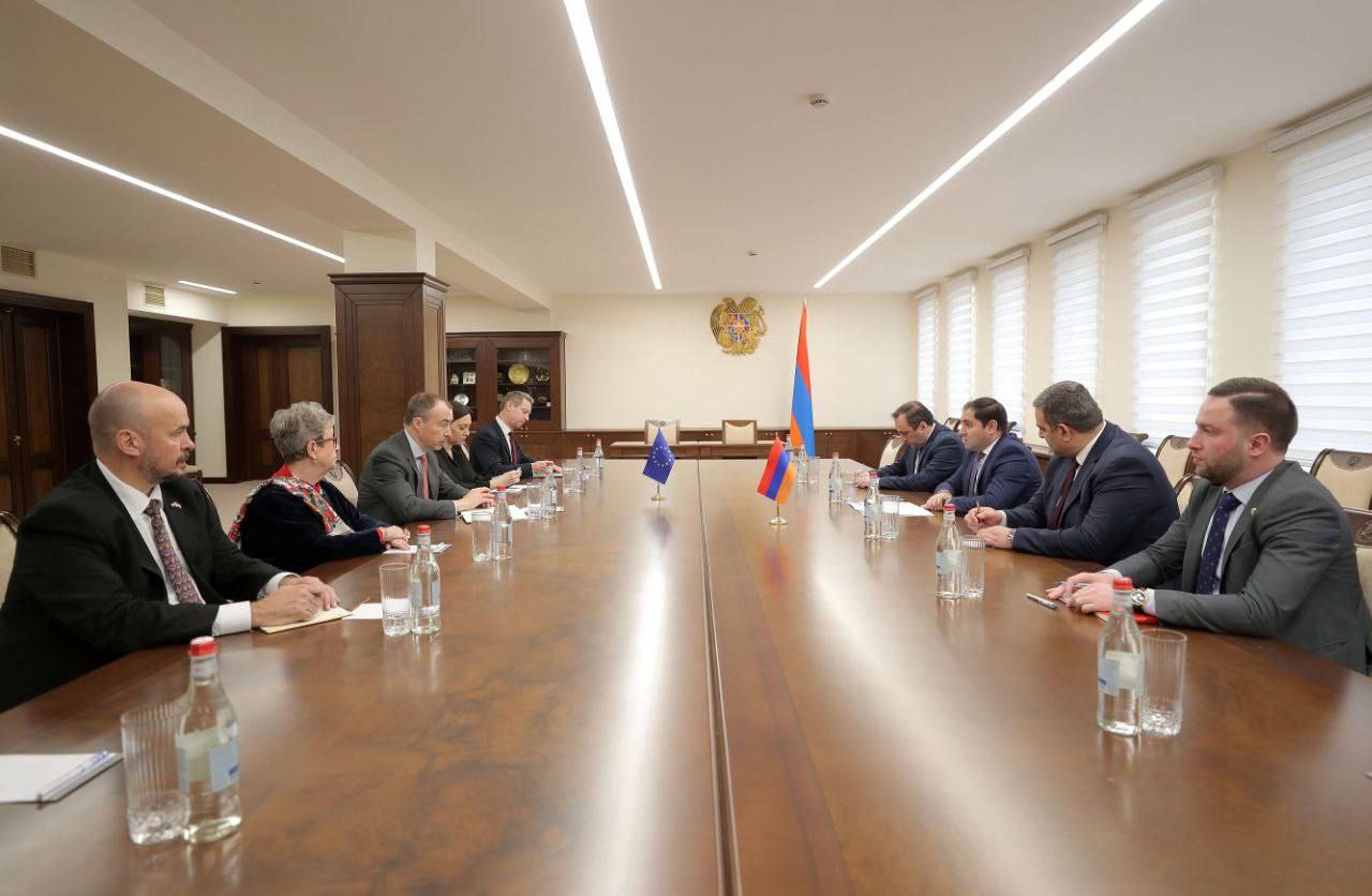 Սուրեն Պապիկյանն ու Տոյվո Կլաարը քննարկել են Լաչինի միջանցքում ստեղծված իրավիճակը