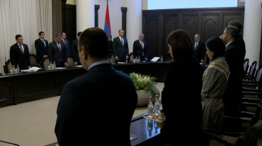 Կառավարության նիստը մեկնարկեց մեկ րոպե լռությամբ