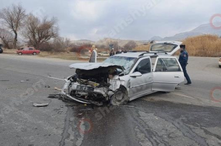 Վայոց ձորի մարզում բախվել են «Mercedes»-ն ու «Opel»-ը. կա 5 վիրավոր