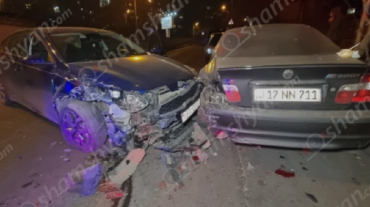 Ավտովթար Օրբելի-Բաղրամյան հատվածում. Kia-ն բախվել է կայանած BMW-ին, BMW-ն էլ՝ Volkswagen-ին