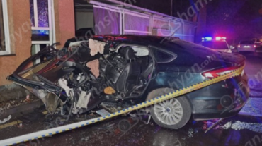 Ford Fusion-ը բախվել է հյուրանոցի պատին. մեքենայում արգելափակված վարորդին դուրս են բերել, բայց կյանքը փրկել չի հաջողվել