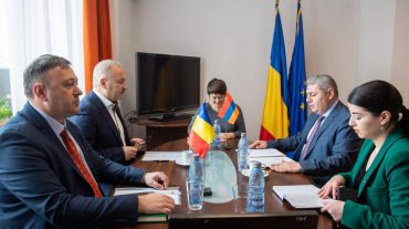 Դեսպան Մինասյանը Վասիլե Դինկուին է ներկայացրել Արցախում ստեղծված իրավիճակը