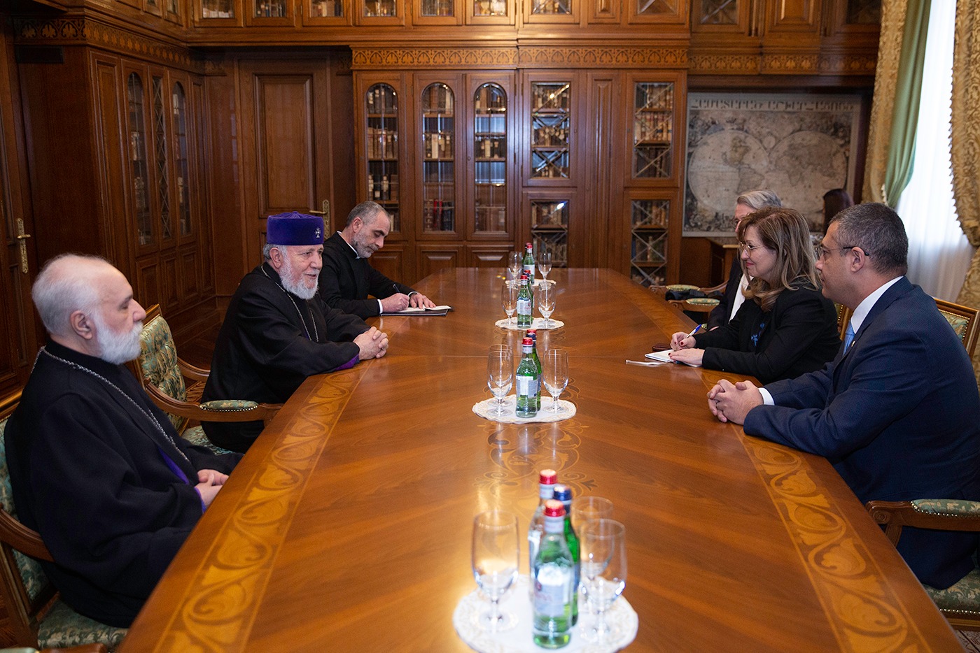Գարեգին Երկրորդը Պորտուգալիայի նորանշանակ դեսպանի հետ հանդիպմանը հույս է հայտնել, որ Պորտուգալիան ևս կներգրավվի տարածաշրջանում խաղաղության և կայունության հաստատման գործում