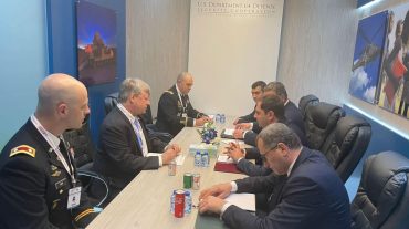 Պապիկյանն ԱՄԷ-ում հանդիպել է Ջիմ Հարշի հետ