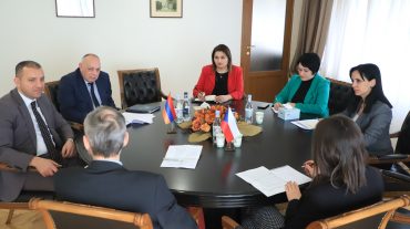 Չեխիայի դեսպանի հետ հանդիպմանը քննարկվել են հայ-չեխական առևտրատնտեսական կապերի խորացմանը, գործարար կապերի ամրապնդմանը, փոխադարձ առևտրի ակտիվացմանը վերաբերող հարցեր
