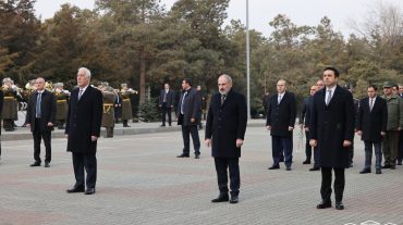 Բարձրաստիճան պաշտոնյաները հարգանքի տուրք են մատուցել Սումգայիթի զոհերի հիշատակին