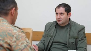 Սուրեն Պապիկյանն առանձնազրույցներ է ունեցել սպայական և կրտսեր հրամանատարական կազմի ներկայացուցիչների հետ
