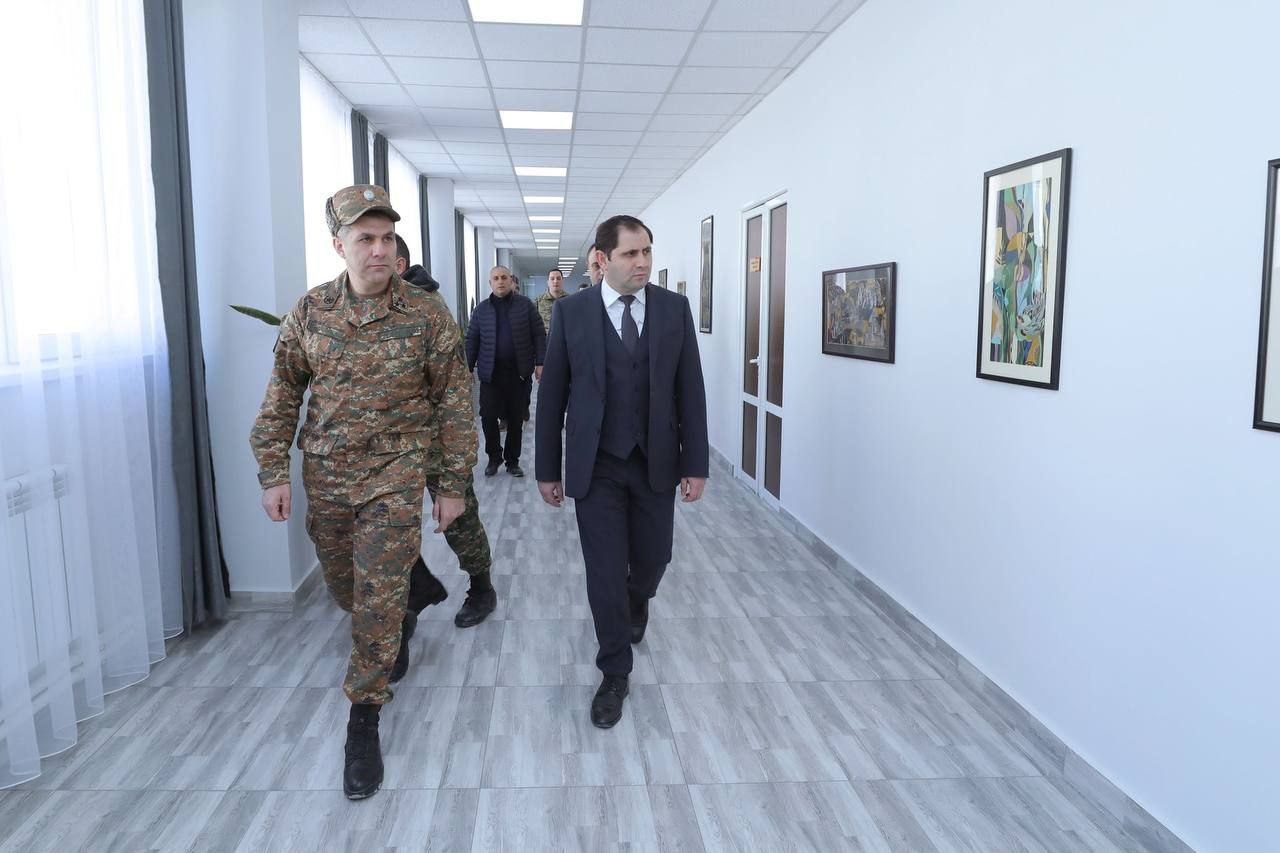 Սուրեն Պապիկյանն անակնկալ այցելել է Վ. Սարգսյանի անվան ռազմական համալսարան