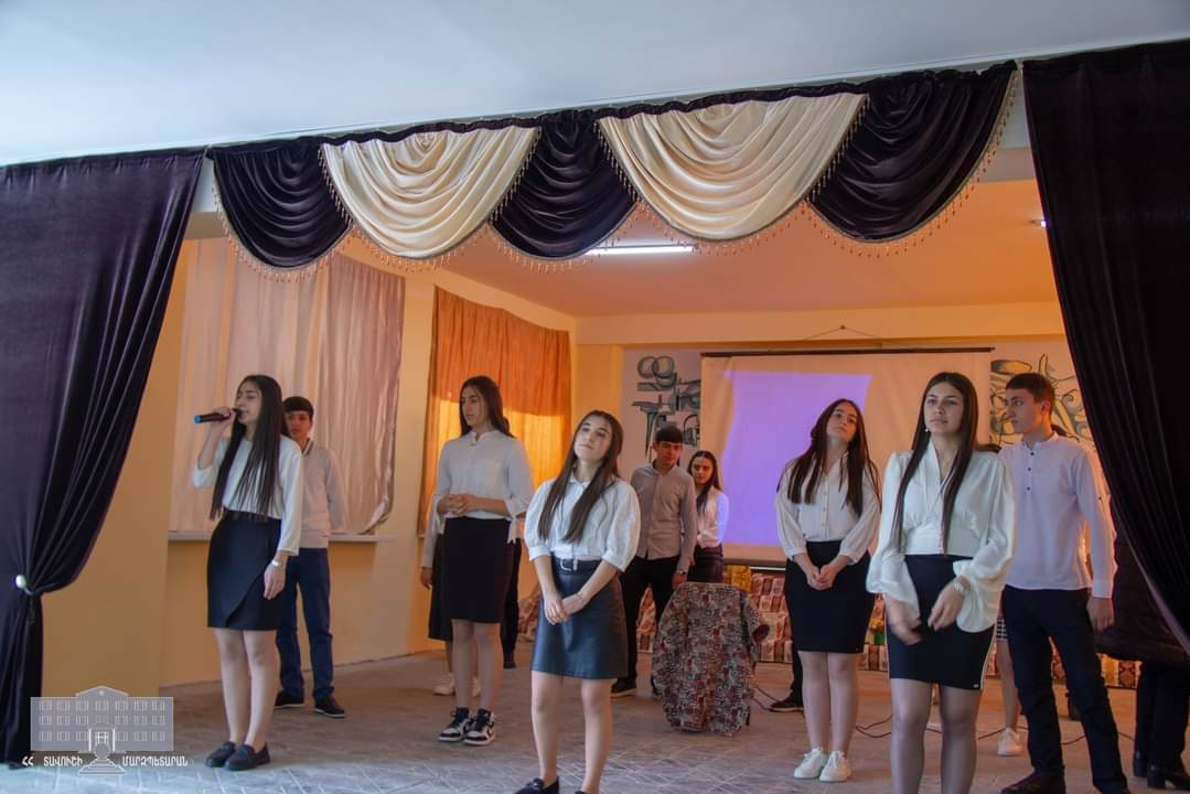 Սևքար գյուղի դպրոցը, որն ունեցել է ունեցել է 2 սենյակ, 13 կտոր գիրք, 11 նստարան, 2 գրատախտակ և 51 աշակերտ, 140 տարեկան է