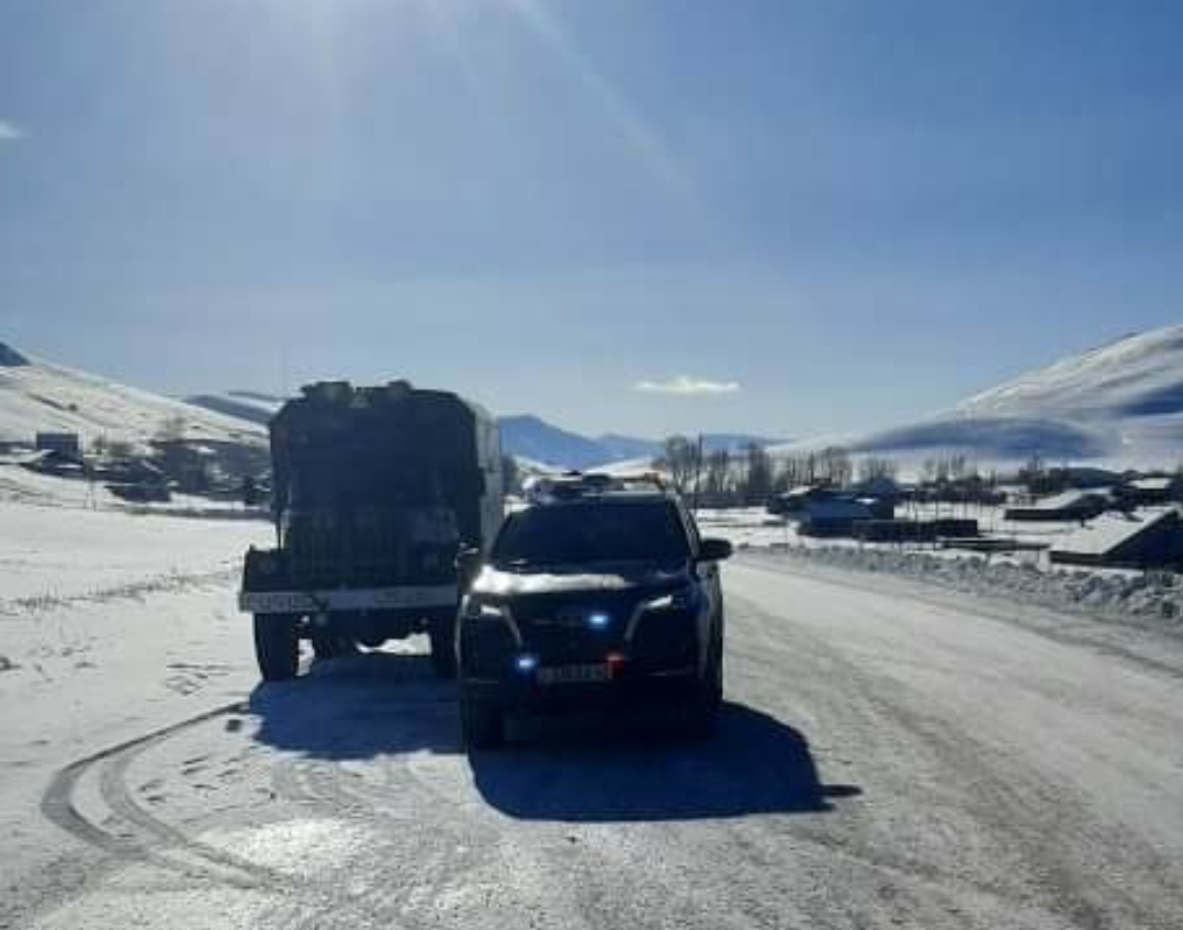 Բեռնատարը մերկասառույցի պատճառով թեքվել և միակողմանի փակել է ավտոճանապարհը