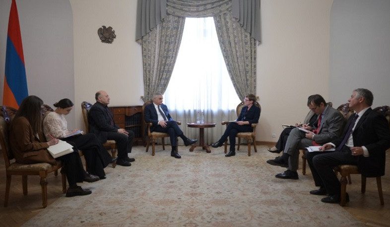 Փոխվարչապետ Մհեր Գրիգորյանն ընդունել է ԱԶԲ գործադիր տնօրենի տեղակալ Քերըն Մյուրեյի գլխավորած պատվիակությանը